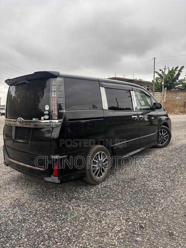 Toyota Voxy ZS 2WD 7-Seater 2015 Black