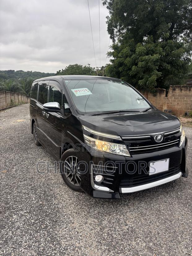 Toyota Voxy ZS 2WD 7-Seater 2015 Black