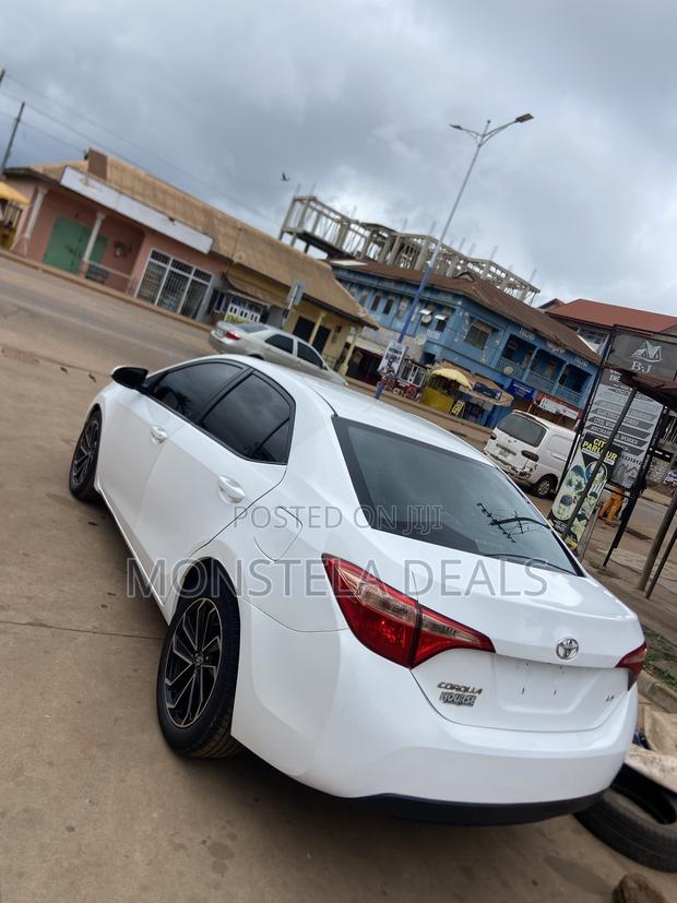 Toyota Corolla LE ECO 4dr Sedan (1.8L 4cyl CVT) 2017 White
