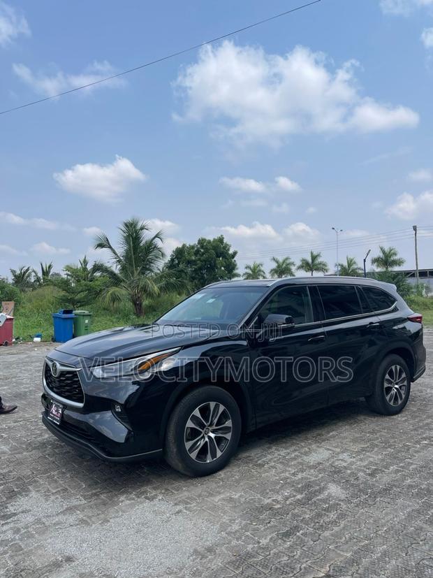 Toyota Highlander XLE 2022 Black