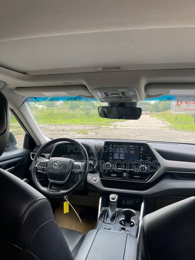 Toyota Highlander XLE 2022 Black