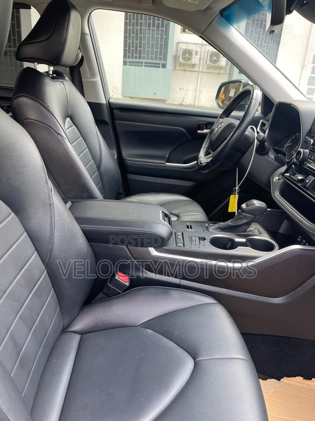 Toyota Highlander XLE 2022 Black
