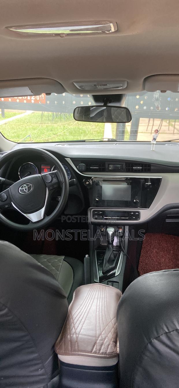 Toyota Corolla LE ECO 4dr Sedan (1.8L 4cyl CVT) 2017 White
