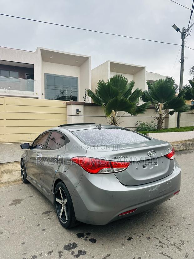 Hyundai Elantra Limited 4dr Sedan (1.8L 4cyl 6A) 2015 Gray