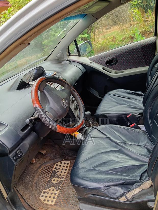 Toyota Yaris 2011 Gray