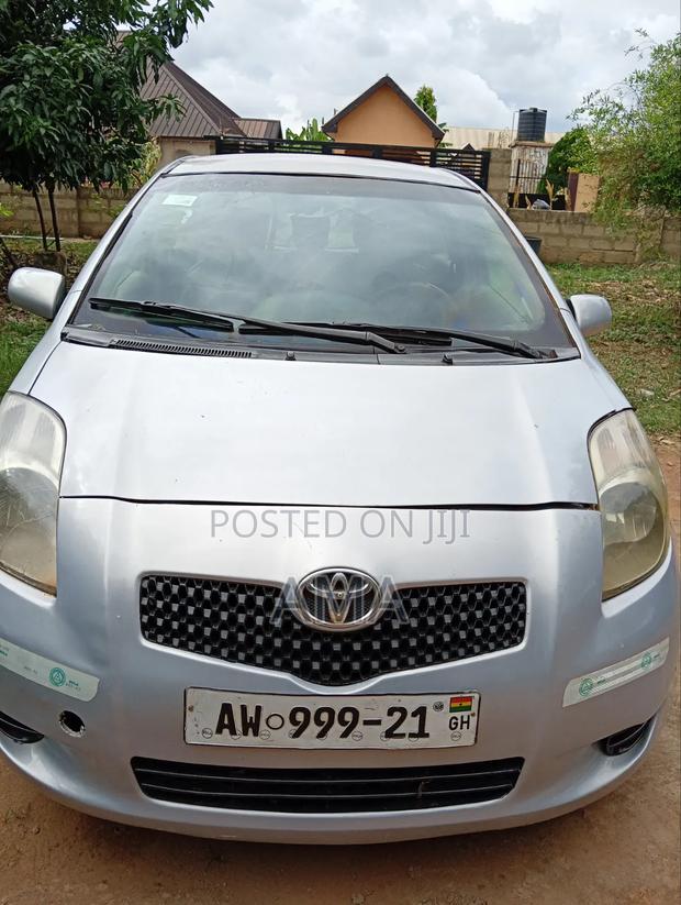 Toyota Yaris 2011 Gray