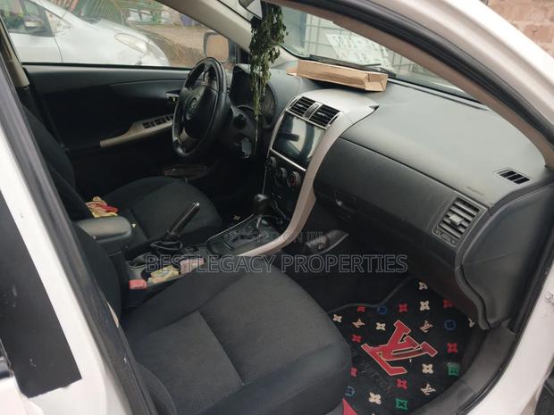 Toyota Corolla 2010 White
