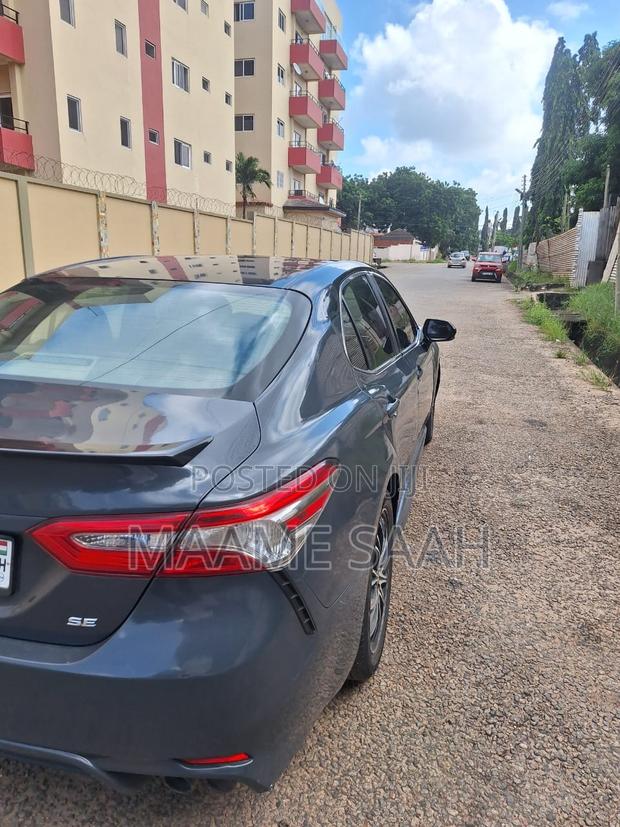 Toyota Camry LE (2.5L 4cyl 8A) 2019 Gray