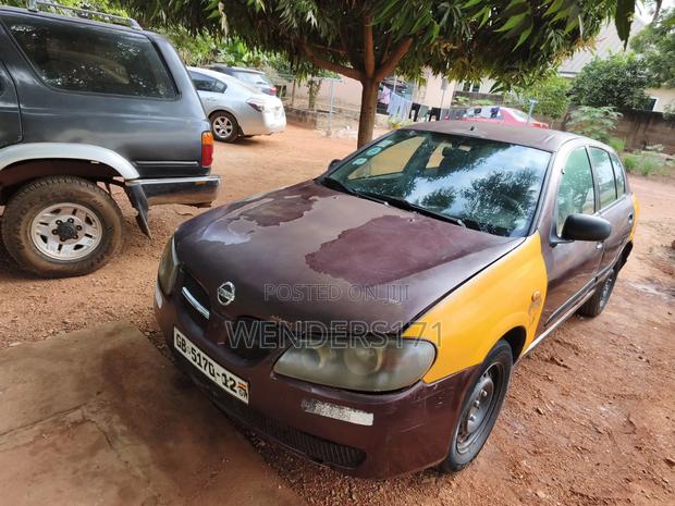 Nissan Almera 1.5i Visia 2005 Red