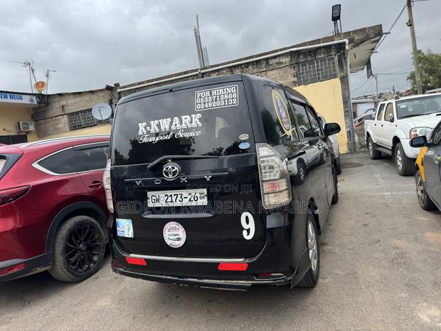 Toyota Voxy X 2WD 8-Seater 2010 Black