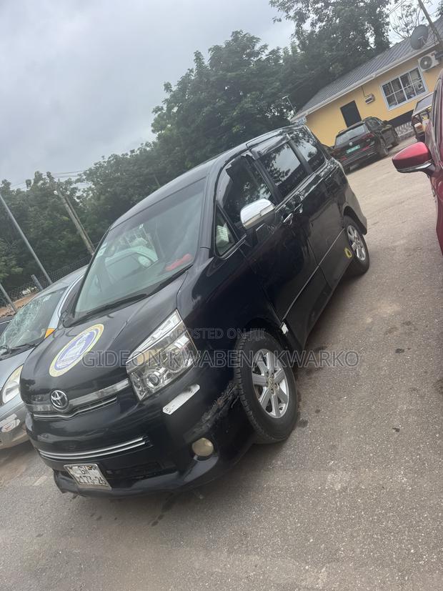 Toyota Voxy X 2WD 8-Seater 2010 Black