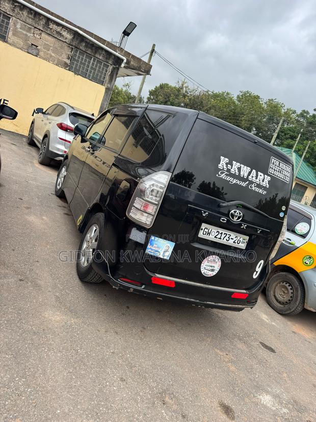 Toyota Voxy X 2WD 8-Seater 2010 Black