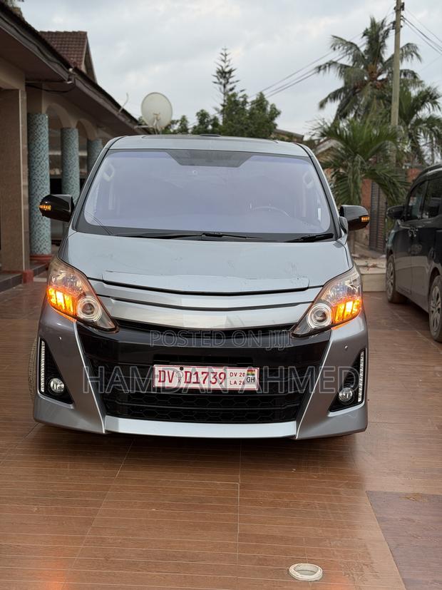 Toyota Alphard 2.4 Petrol FWD 2014 Gray
