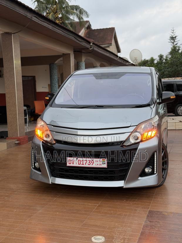 Toyota Alphard 2.4 Petrol FWD 2014 Gray