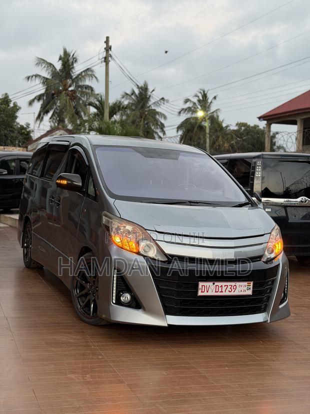 Toyota Alphard 2.4 Petrol FWD 2014 Gray