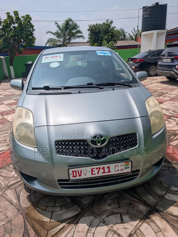 Toyota Yaris 2010 Gray