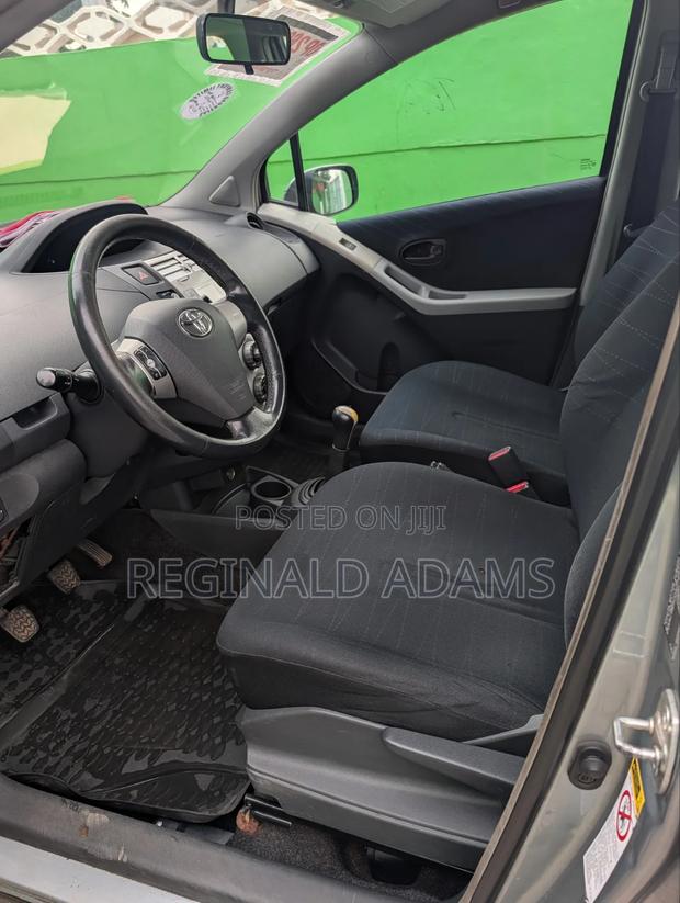 Toyota Yaris 2010 Gray