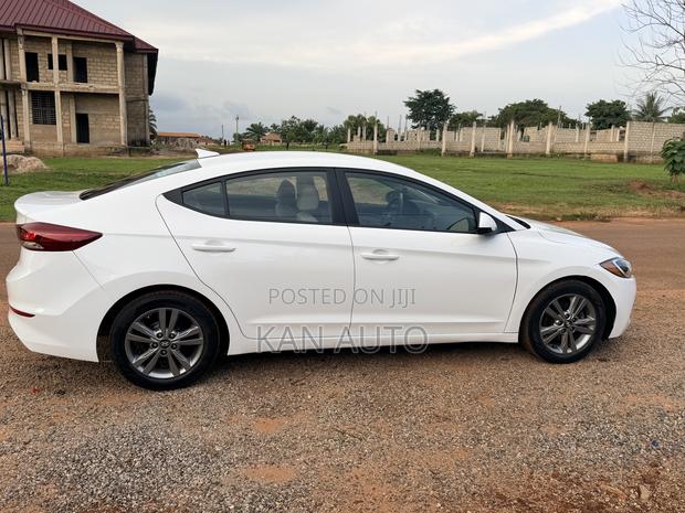 Hyundai Elantra SE Sedan FWD (2.0L 4cyl 6M) 2017 White