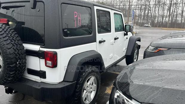 Jeep Wrangler Unlimited Rubicon 4dr SUV 4WD (3.6L 6cyl 6M) 2014 White