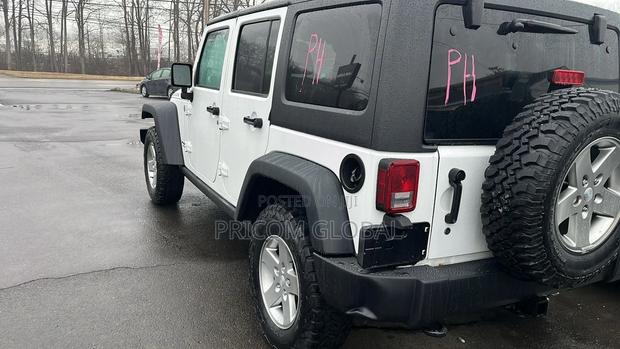 Jeep Wrangler Unlimited Rubicon 4dr SUV 4WD (3.6L 6cyl 6M) 2014 White