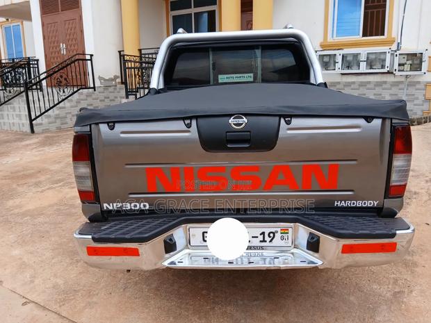 Nissan Hardbody 2019 Gray