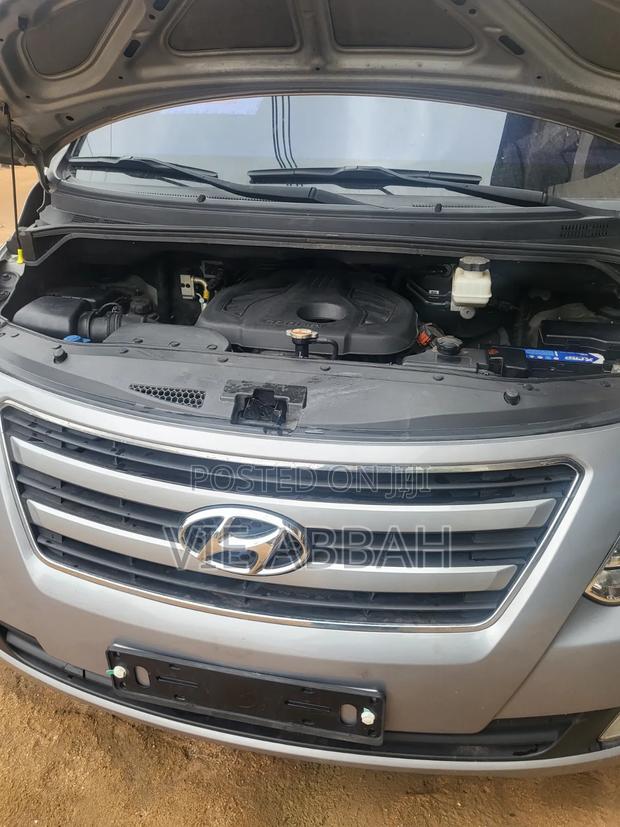 Hyundai H200 2017 Silver