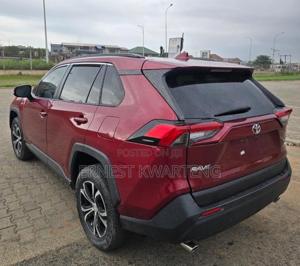 Toyota RAV4 LE 2021 Brown