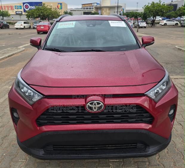 Toyota RAV4 LE 2021 Brown