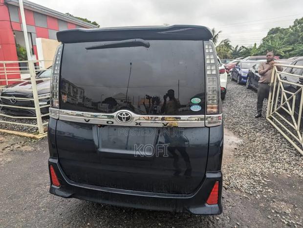 Toyota Voxy 2014 Black