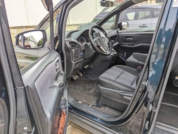 Toyota Voxy 2014 Black