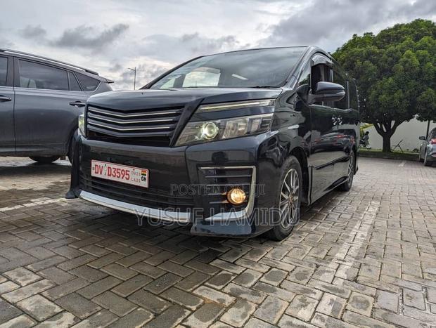 Toyota Voxy 2014 Black