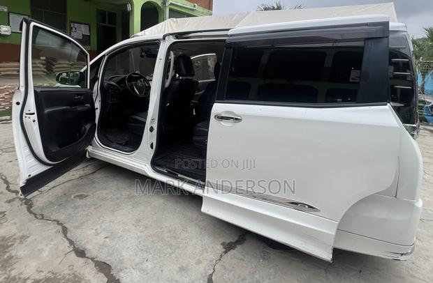 Toyota Voxy 2015 White