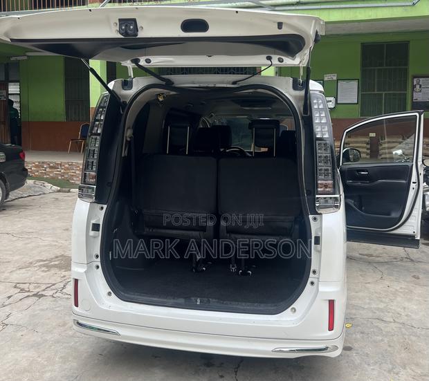 Toyota Voxy 2015 White