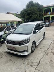 Toyota Voxy 2015 White for sale