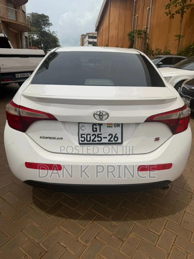 Toyota Corolla S 4dr Sedan (1.8L 4cyl CVT) 2016 White