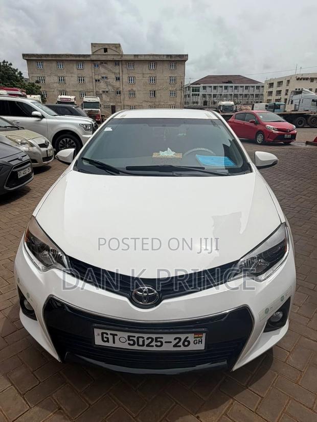 Toyota Corolla S 4dr Sedan (1.8L 4cyl CVT) 2016 White