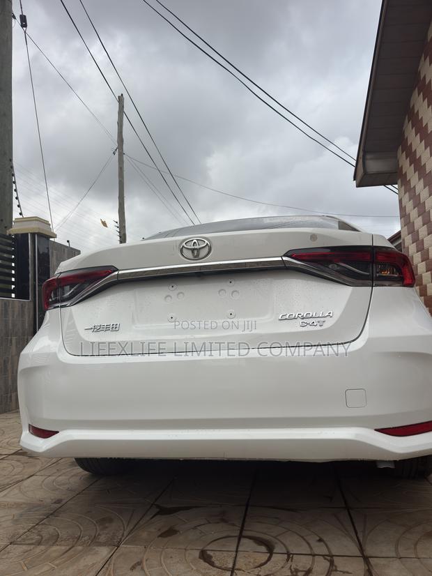 Toyota Corolla LE 2023 White