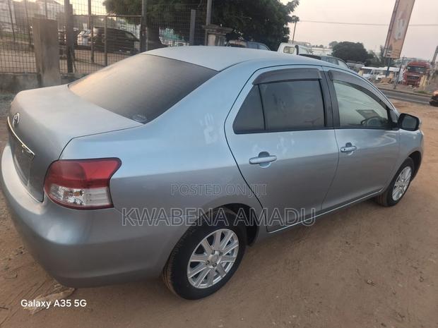 Toyota Belta 2010 Blue