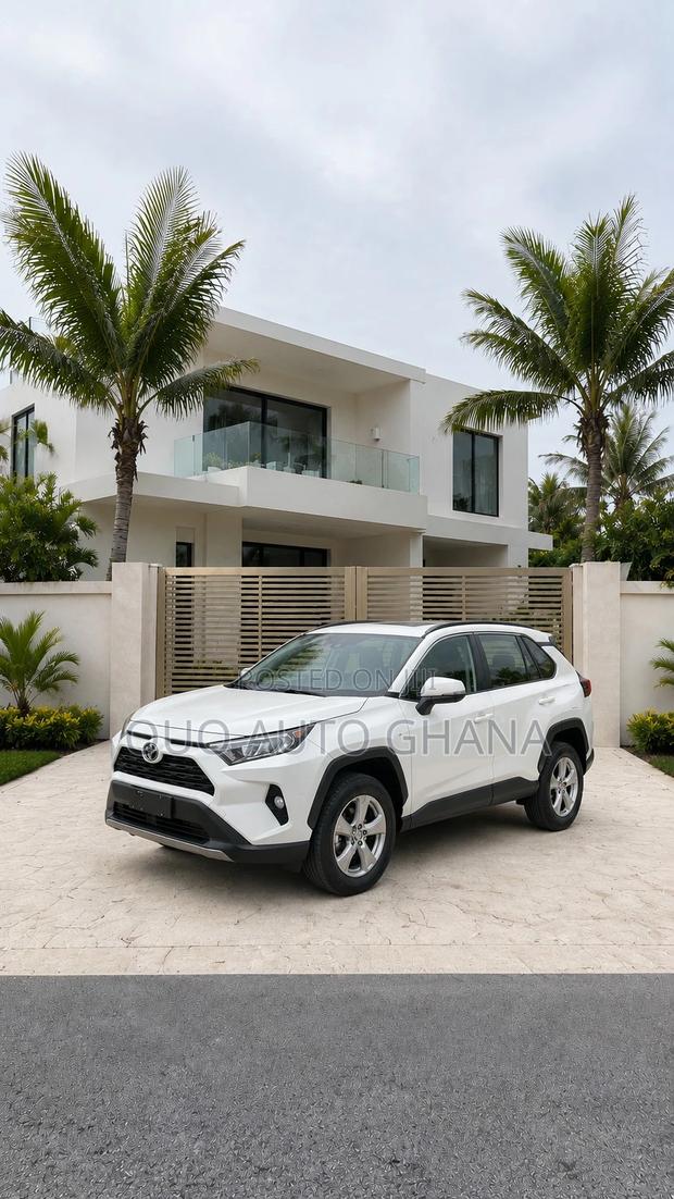 Toyota RAV4 2022 White
