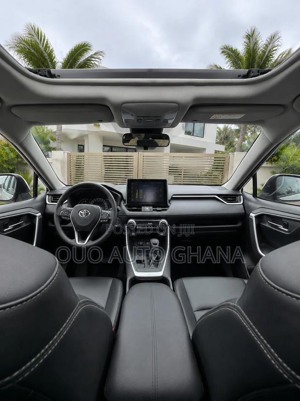 Toyota RAV4 2022 White