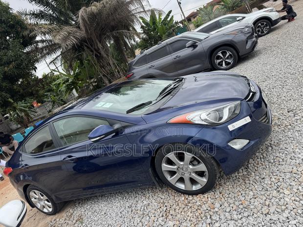 Hyundai Elantra Limited Sedan FWD (1.8L 4cyl 6A) 2013 Blue