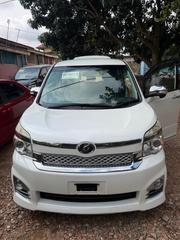 Toyota Voxy 2013 White for sale
