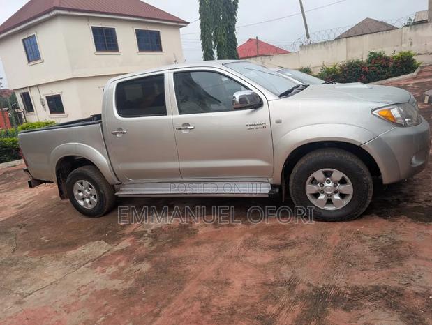 Toyota Hilux 2012 Silver