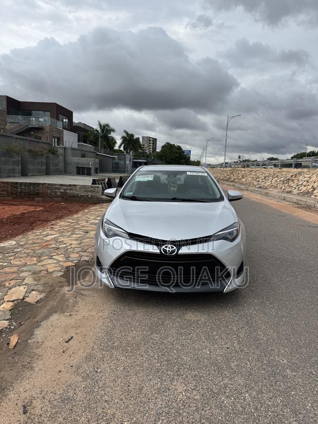 Toyota Corolla LE (1.8L 4cyl 2A) 2019 Silver