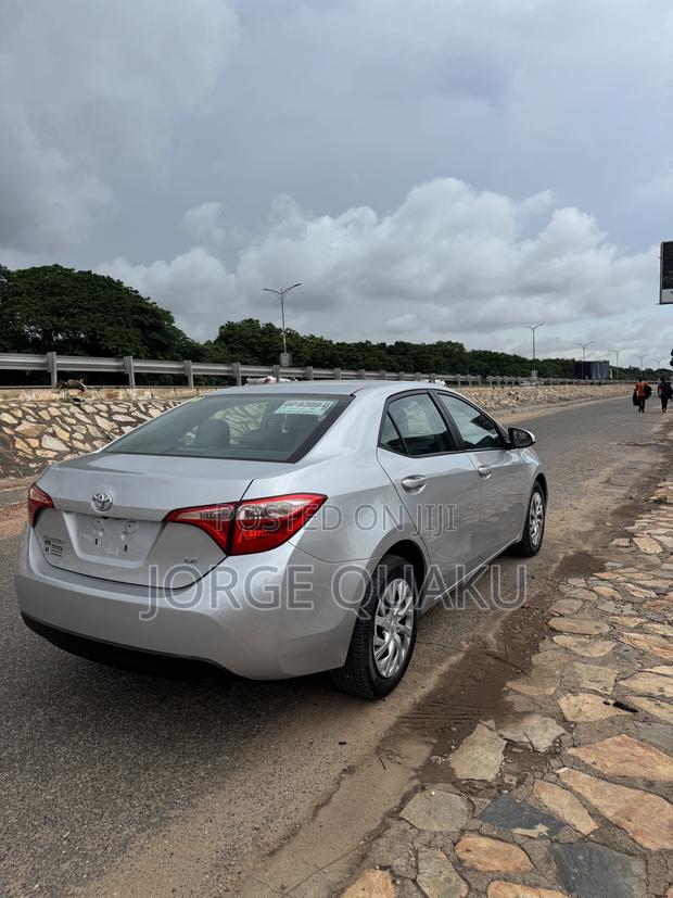 Toyota Corolla LE (1.8L 4cyl 2A) 2019 Silver