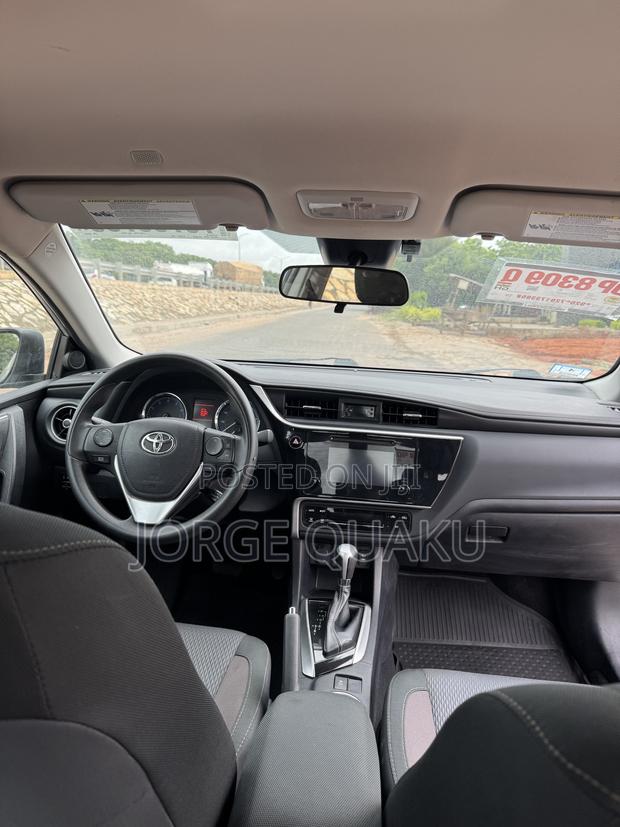 Toyota Corolla LE (1.8L 4cyl 2A) 2019 Silver