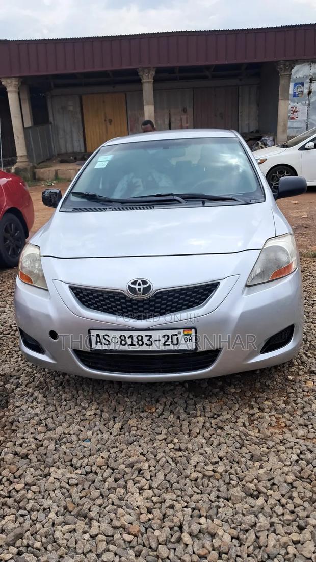 Toyota Yaris 2010 Silver