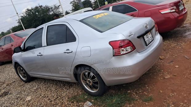 Toyota Yaris 2010 Silver