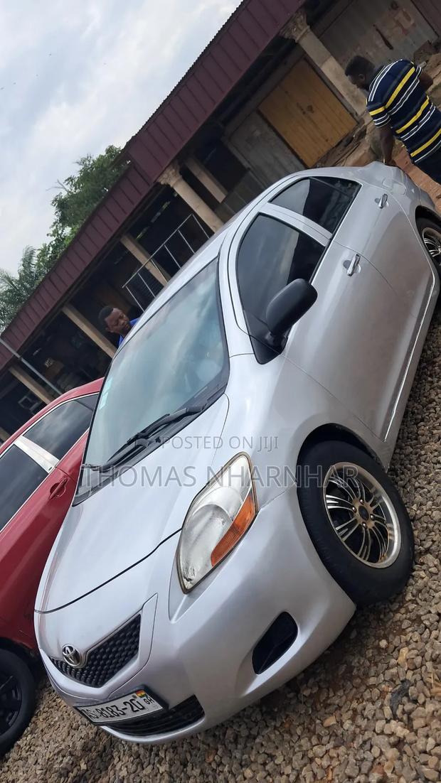 Toyota Yaris 2010 Silver