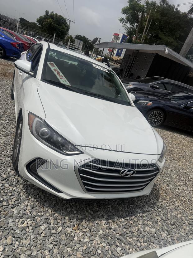 Hyundai Elantra Limited Sedan FWD (2.0L 4cyl 6A) 2017 White